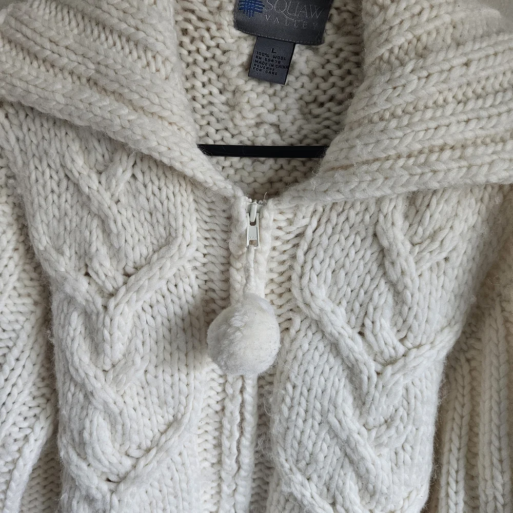 Elegant Cable Knit Cardigan - White